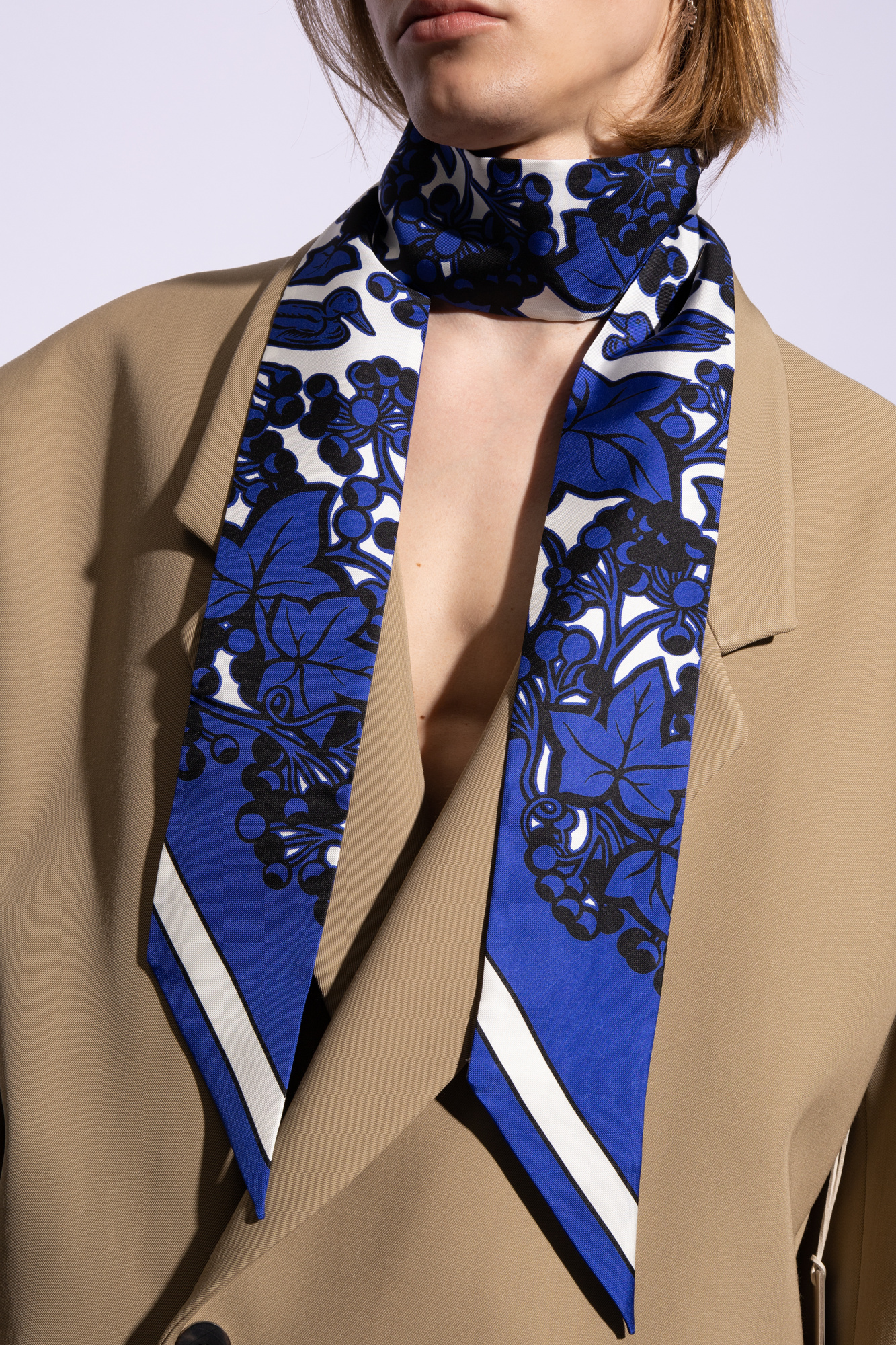 小物 BURBERRYS silk scarf with tags, blue. 90's Burberrys Silk Scarf in Blue Nova Check and Shell